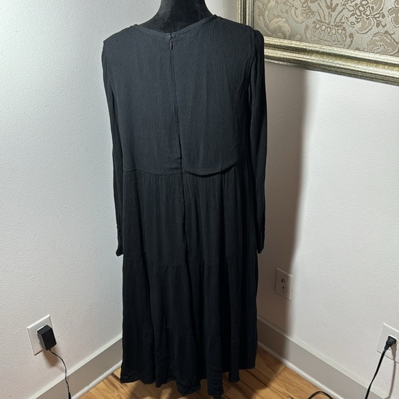 LOFT Boho Tiered V cleavage crinkle textured black midi dress Sz M - Picture 4 of 10